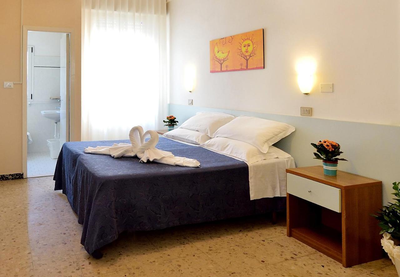 Hotel Oltremar B&B Каттолика Экстерьер фото